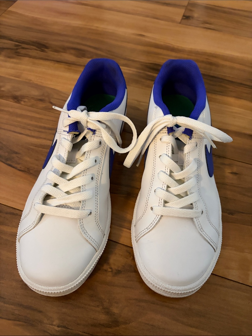 Nike White Sneakers with Blue Accents - Classic Low Top size 8.5